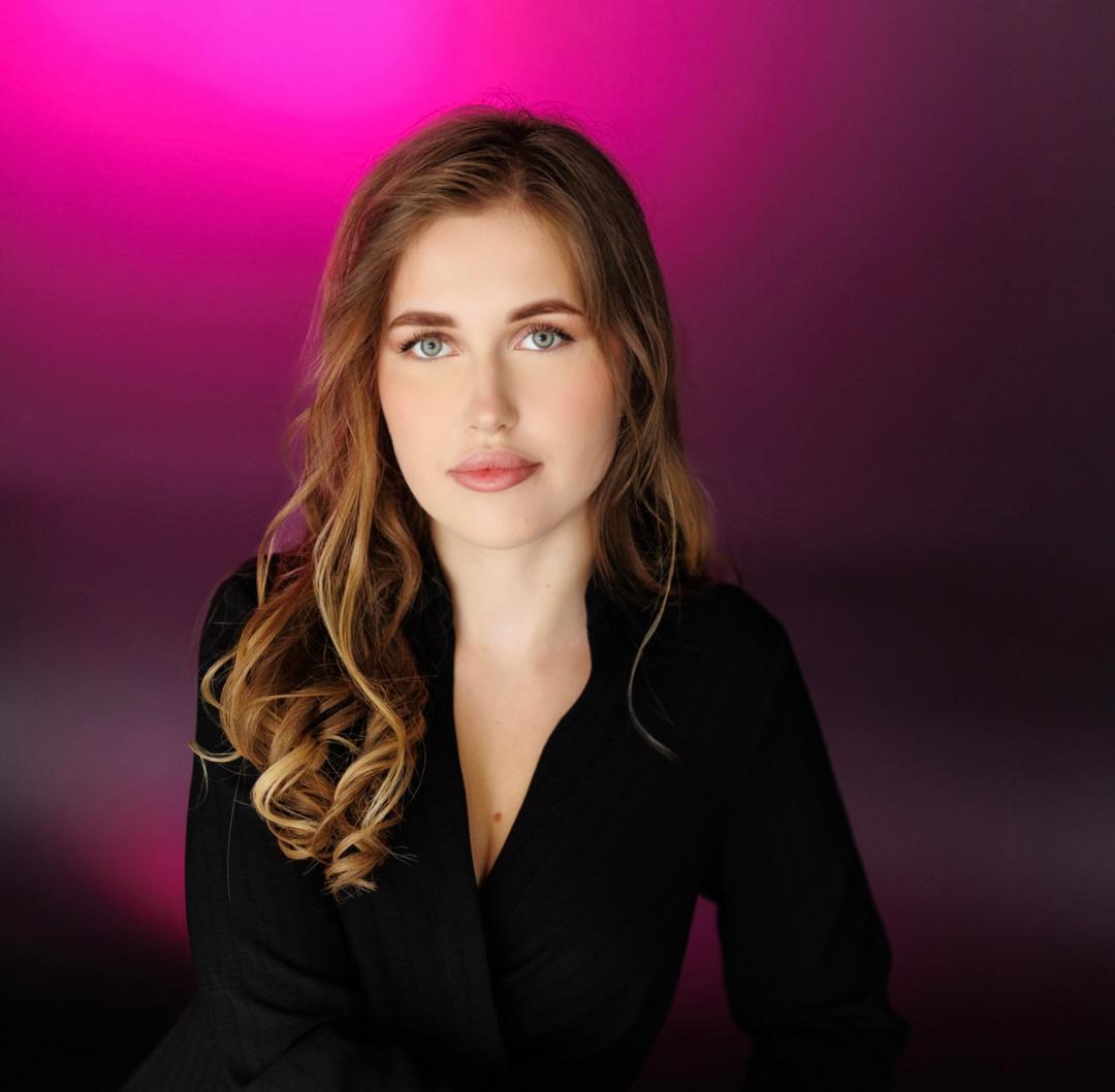 Викладач Каріна